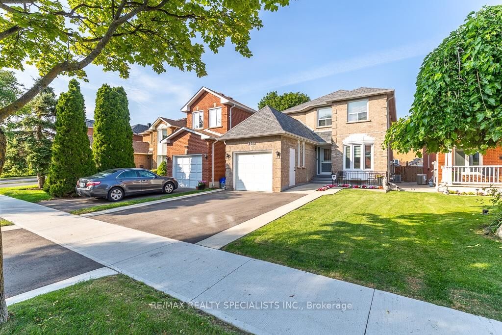 Property Photo: 6369 Longspur Road ON L5N 6H1