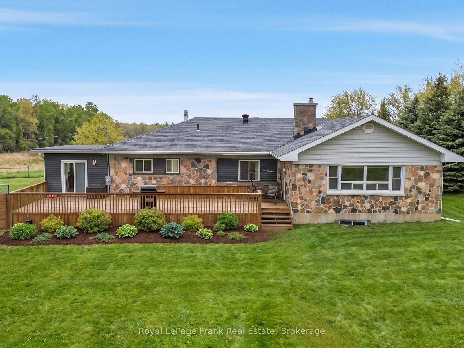 Property Photo: 241 Bellevue Drive ON K8N 4Z5