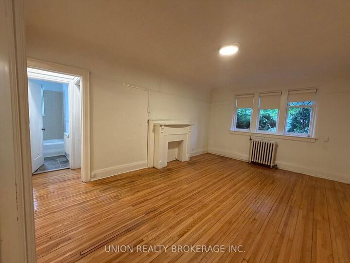 Property Photo:  84 Willow Avenue 30  ON M4E 3K2 