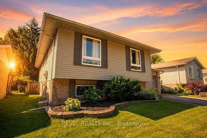 Property Photo:  27 Myrtleville Drive  ON N3V 1B9 