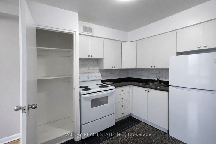 Photo de la propriété: 42 Thorncliffe Park Drive 501 ON M4H 1K1