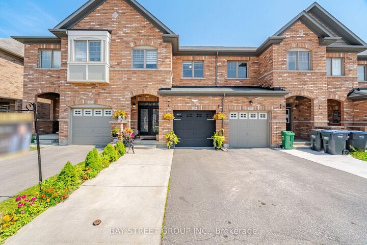 Property Photo: 20 Davenfield Circle ON L6P 4L9