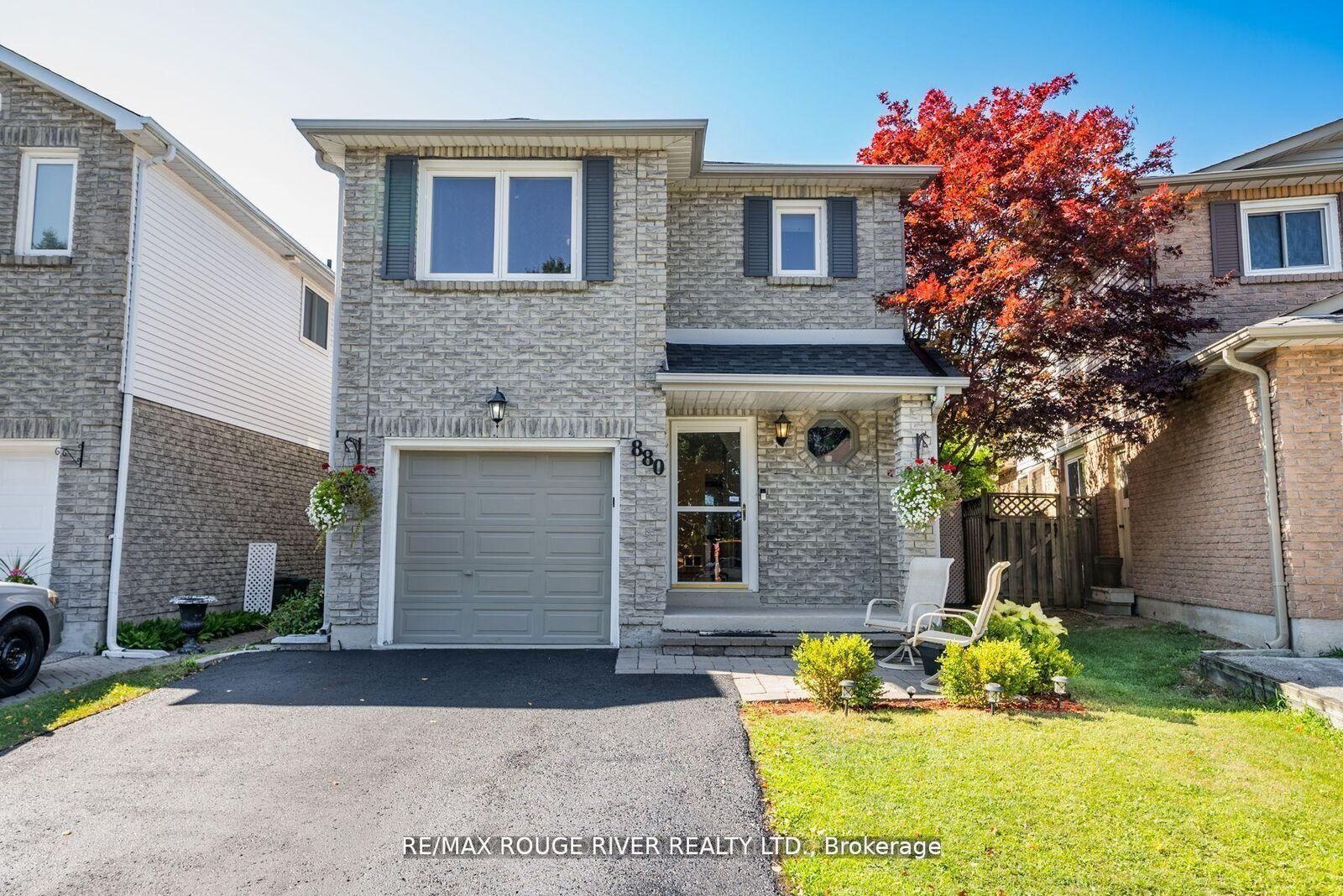 Property Photo:  880 Castlegrove Avenue  ON L1J 7Y4 