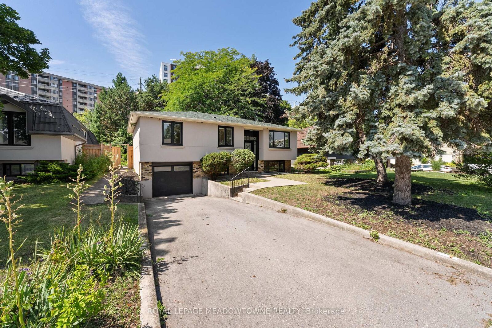 Property Photo: 1268 Forest Hill ON L6H 2C3
