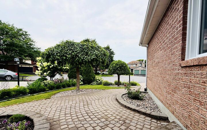 Property Photo: 4 Glenarden Court ON K2G 5V9