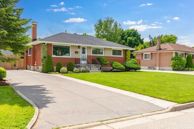 Property Photo:  216 Irving Place Lower  ON N5V 2H9 