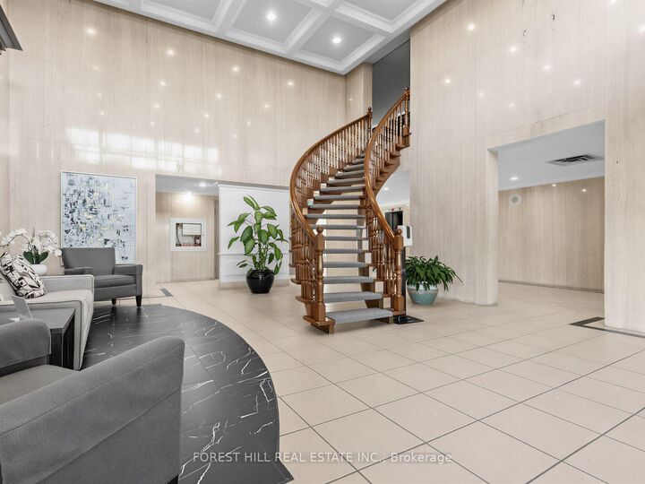 Property Photo:  8111 Yonge Street 1209  ON L3T 4V9 