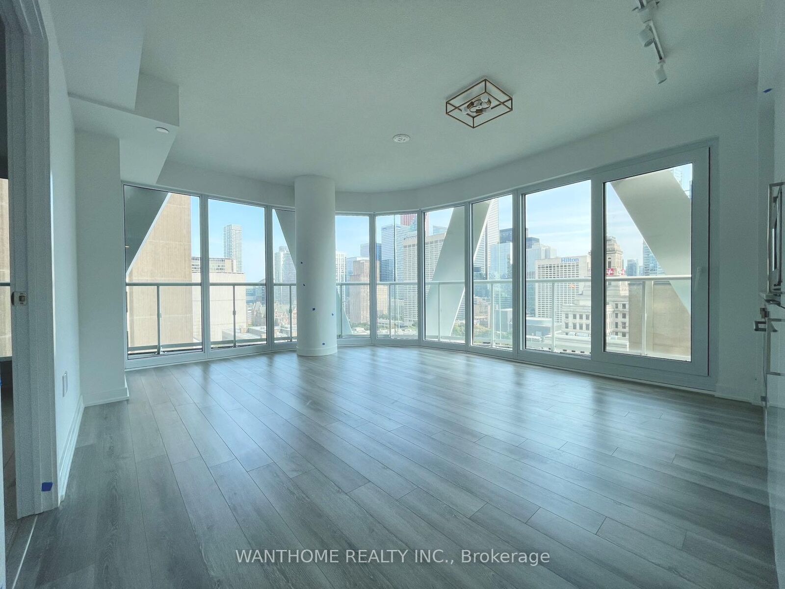 Property Photo:  230 Simcoe Street 1730  ON M5T 1T4 