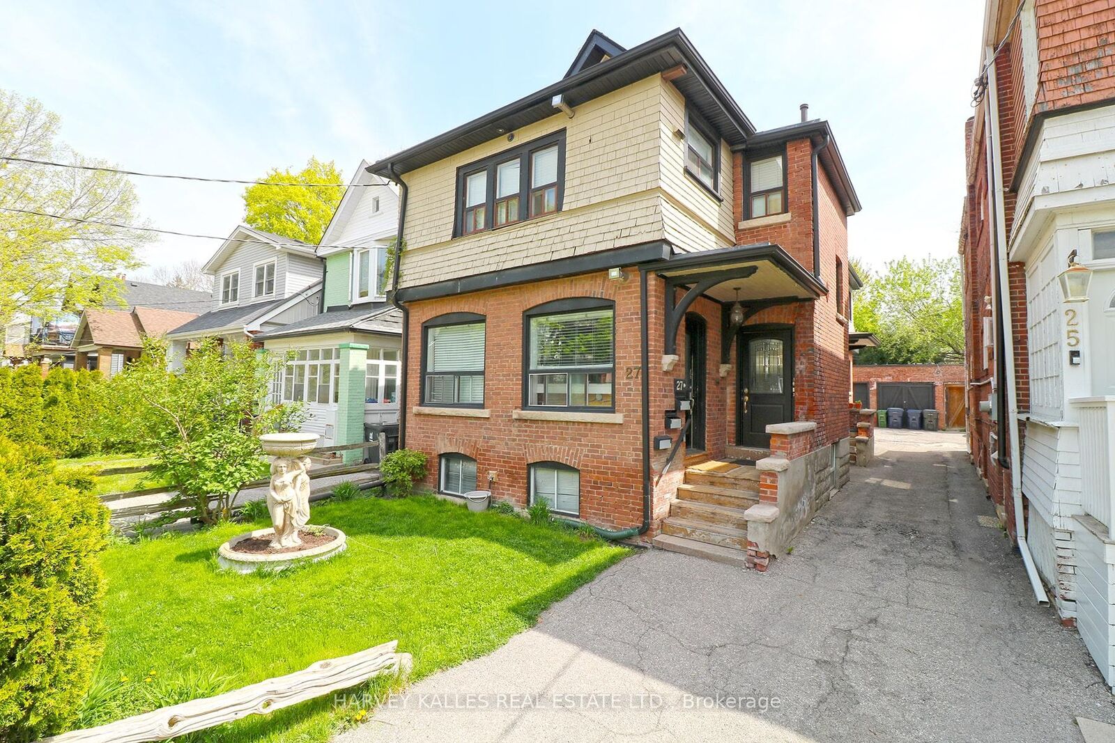 Property Photo:  27 Hiawatha Road 5  ON M4L 2X7 