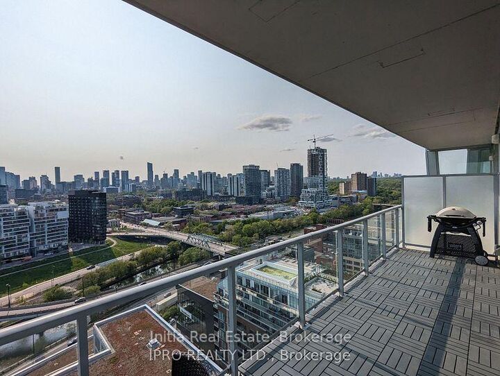 Property Photo:  15 Baseball Place 1907  ON M4M 0E6 