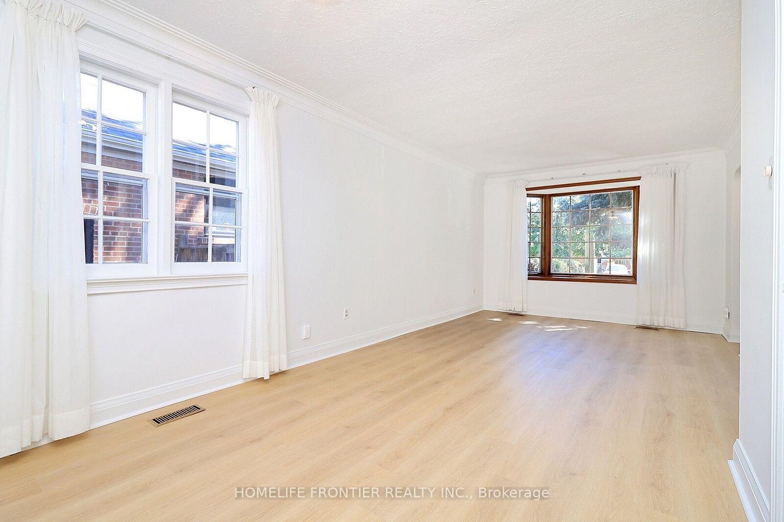 Property Photo: 132 Wesley Street ON M8Y 2X1