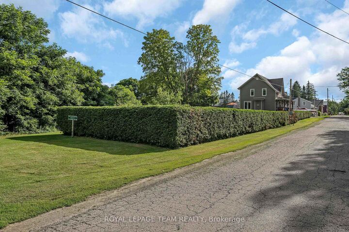 Property Photo:  22 Centre Street  ON K0G 1B0 