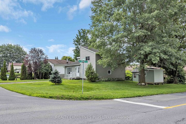 Property Photo: 366 Charron Street ON K4K 1B2