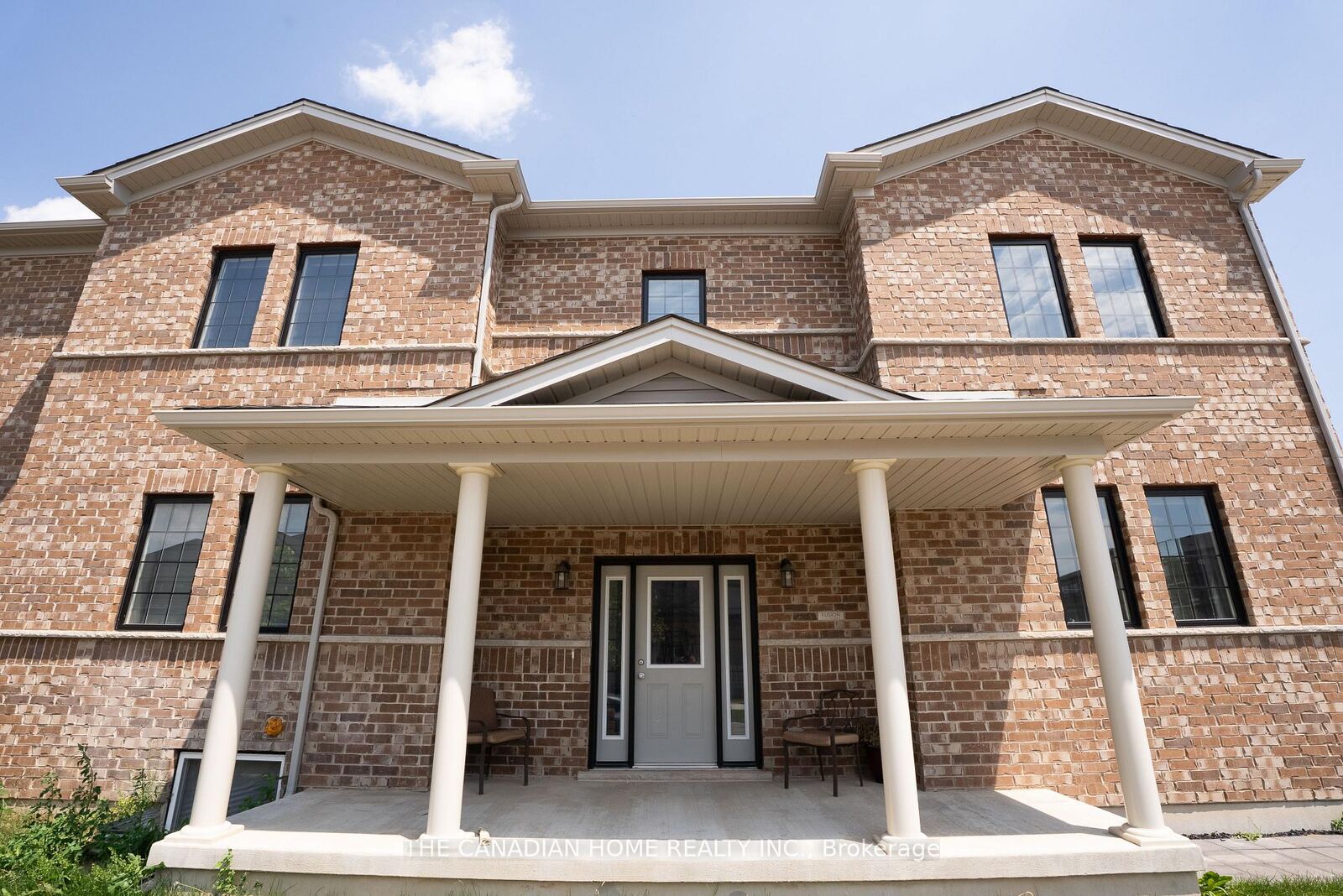 Property Photo: 134 Tartan Avenue N ON N2R 0N4