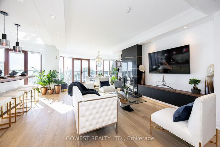 2095 Lake Shore Boulevard W 318 — photo 1
