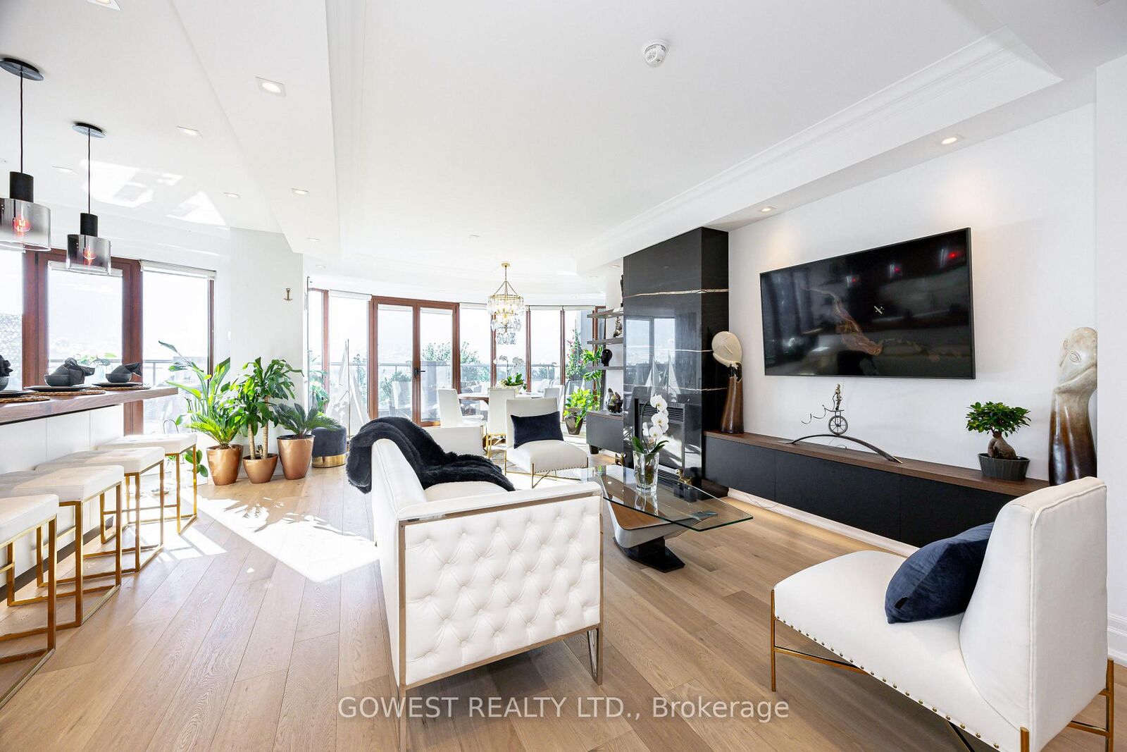 Property Photo: 2095 Lake Shore Boulevard W 318 ON M8V 4G4