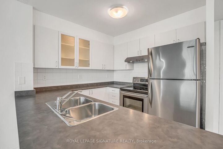 Property Photo:  188 Doris Avenue 802  ON M2N 6Z5 