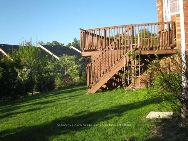 Property Photo:  2 Woodcrest Court  ON N2P 2K1 