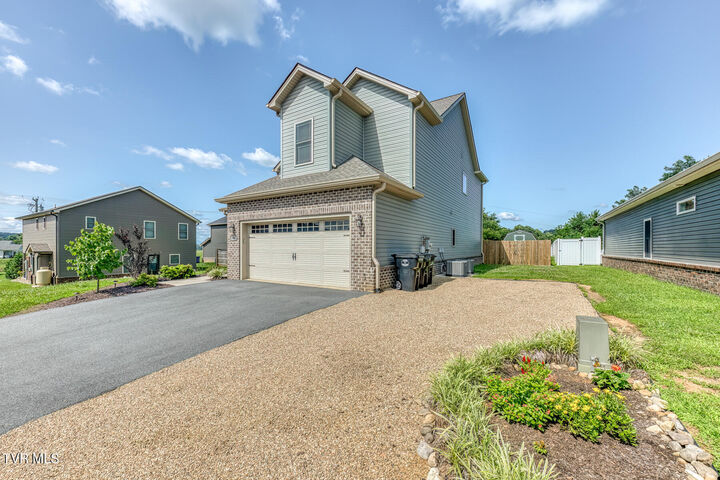Property Photo: 933 Riddle Ridge Ridge TN 37659