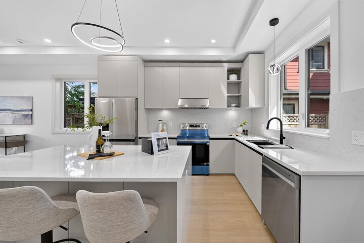 Property Photo: 6555 Carnegie Street 3 BC V5B 1Y2