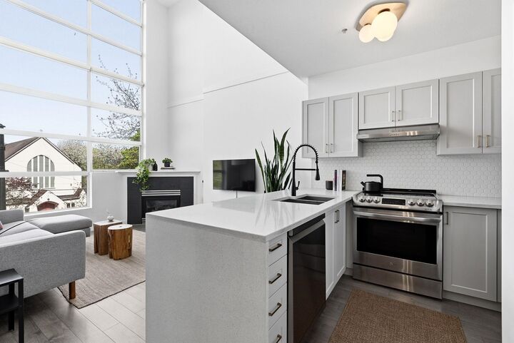 418 E Broadway Street 327 — photo 1