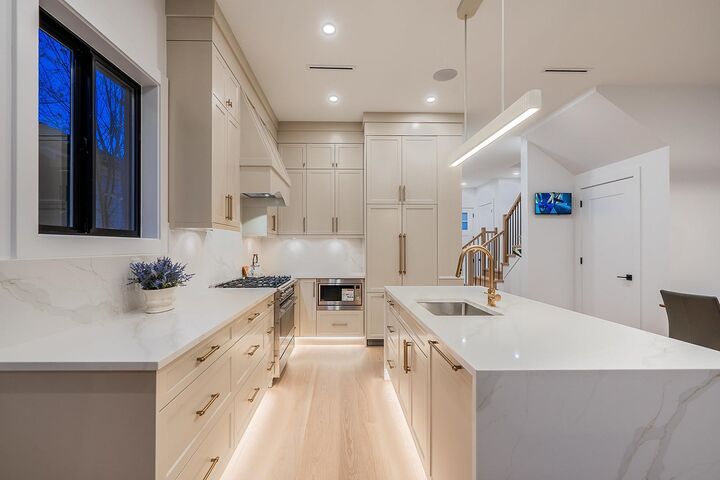Property Photo: 4557 Parker Street 2 BC V5C 3E1