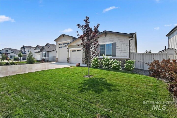 Property Photo: 555 Burnside Ave ID 83644