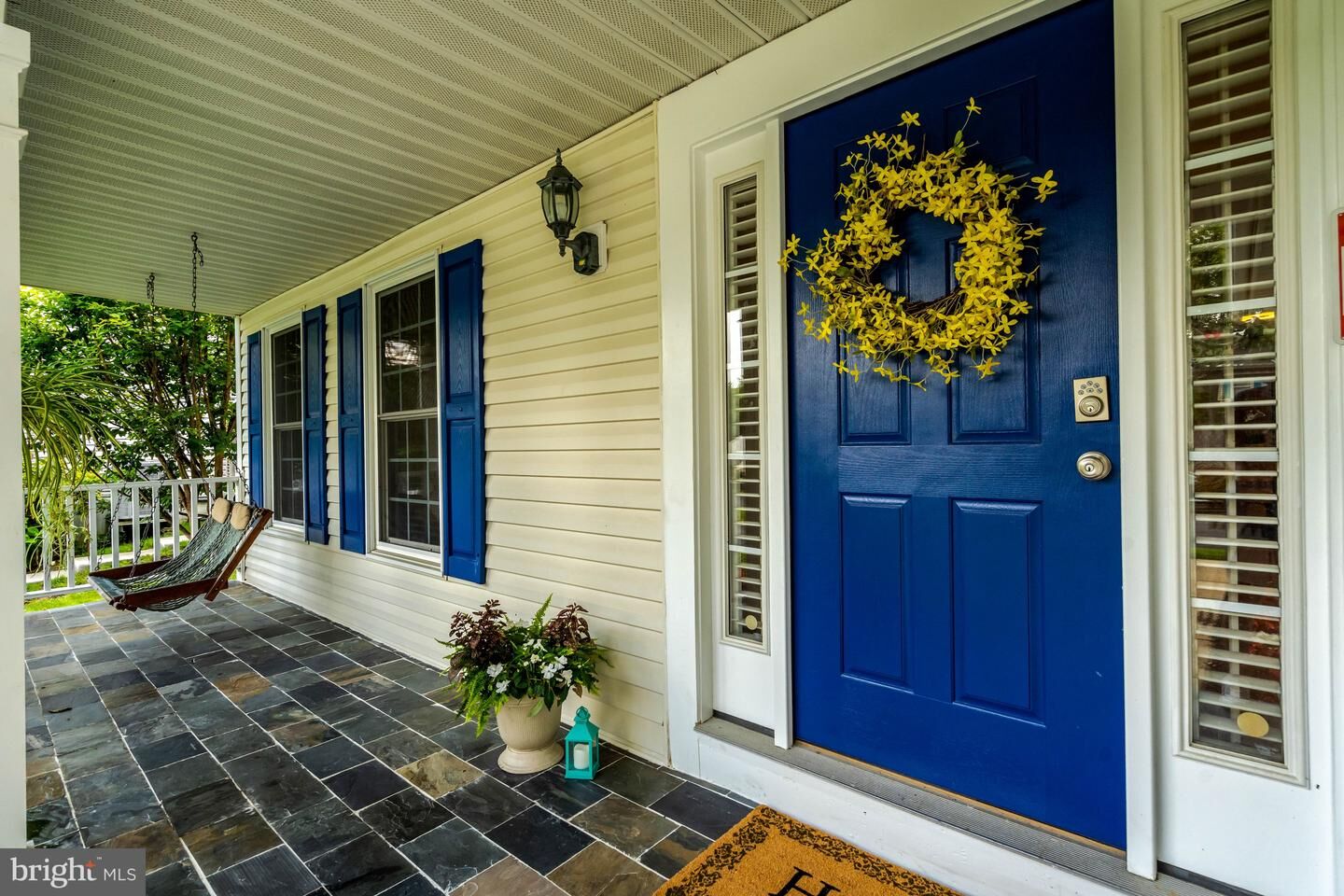 Property Photo: 7809 Roundabout Way VA 22153