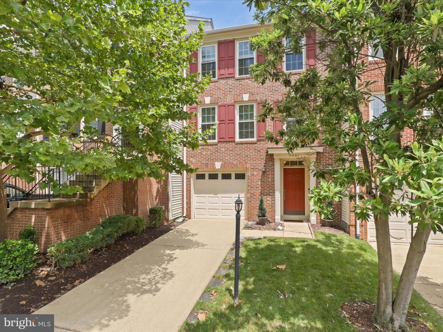 Property Photo: 7441 Heatherfield Lane VA 22315