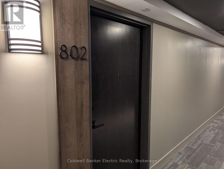 Photo de la propriété:  195 Hunter Street East 802  ON K9H 1G9 