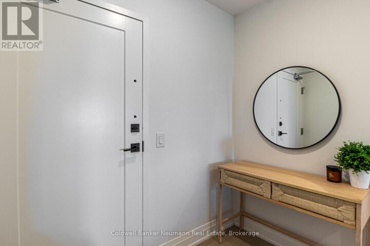 Property Photo:  71 Wyndham Street South 1206  ON N1E 0T7 