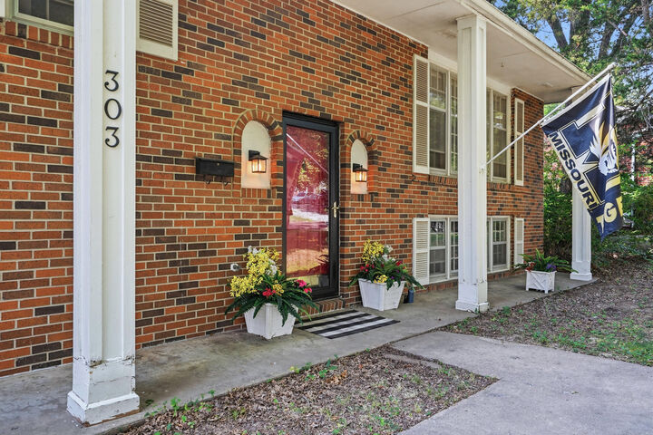 Property Photo: 303 W Briarwood Ln MO 65203