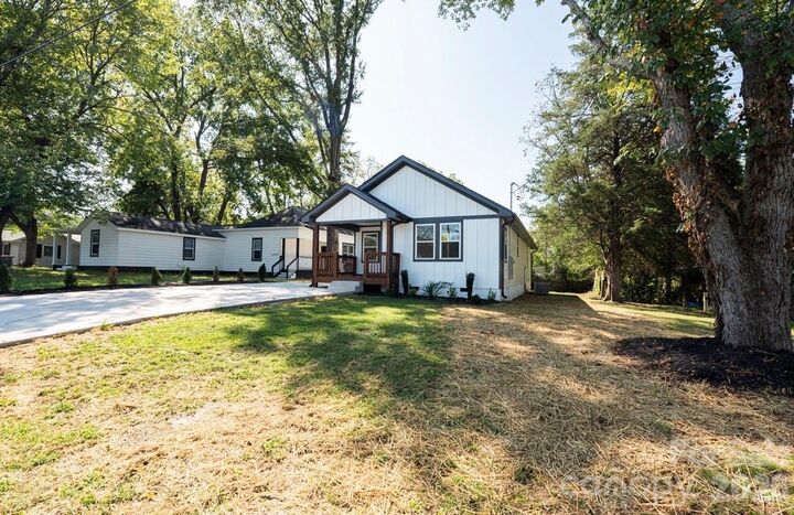Property Photo: 1407 Birch Street NC 28081