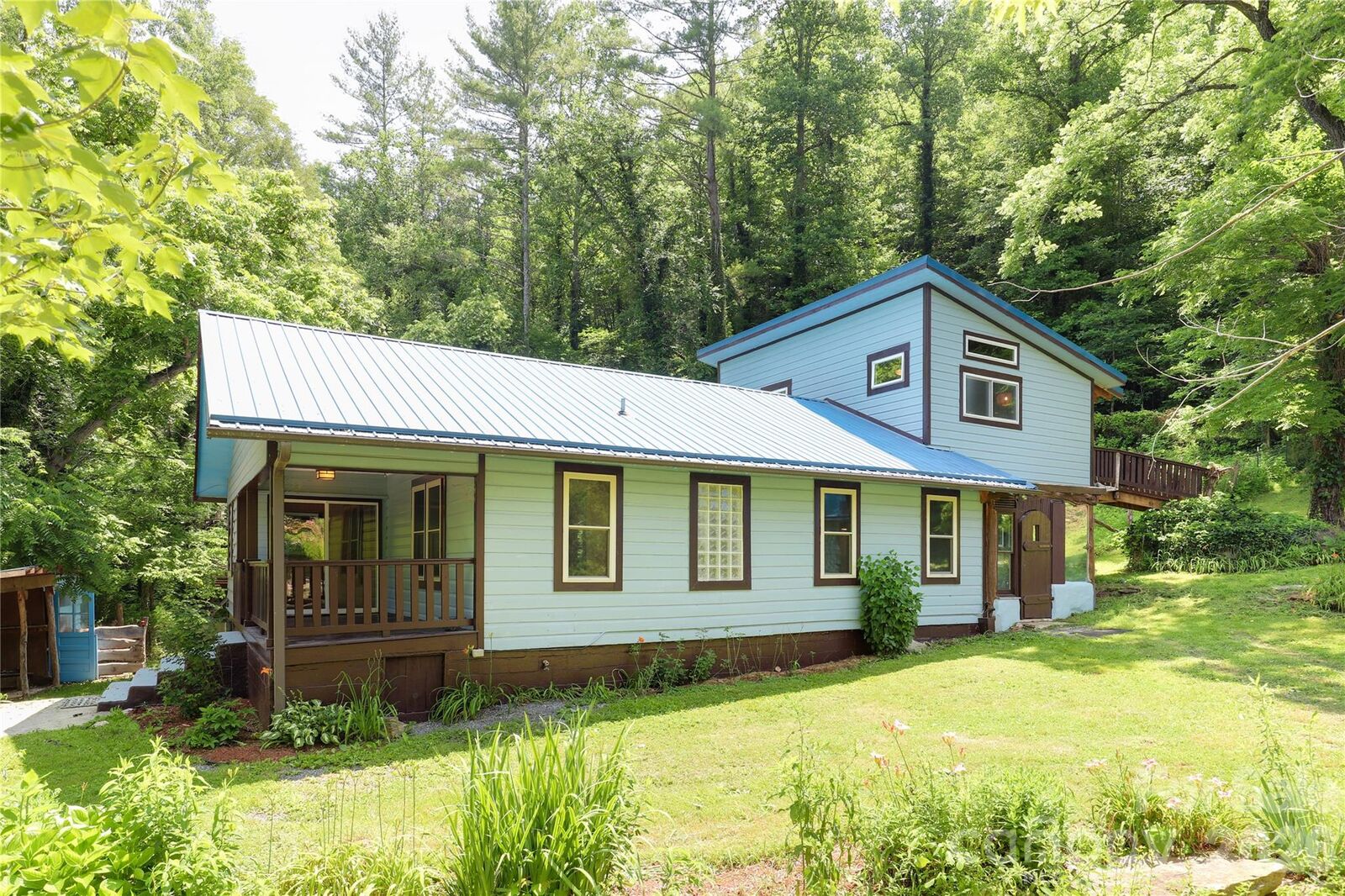 Property Photo:  435 Mountain Cove Road  NC 28753 