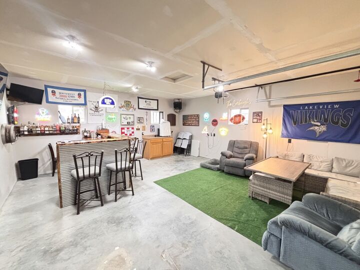 Property Photo: 1660 Sunset Drive NE 68601