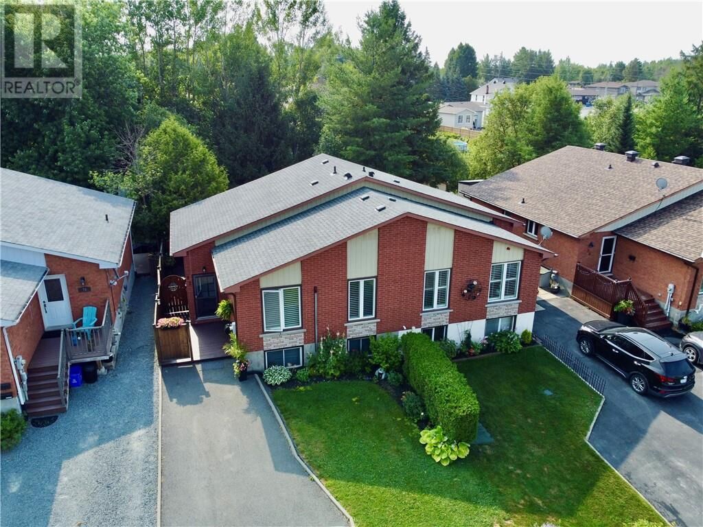 Property Photo: 82 Cherrywood Crescent ON P3B 3Z8