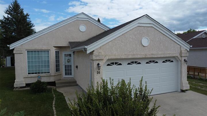 Property Photo: 14 Keith Cosens Drive MB R0C 2Z0