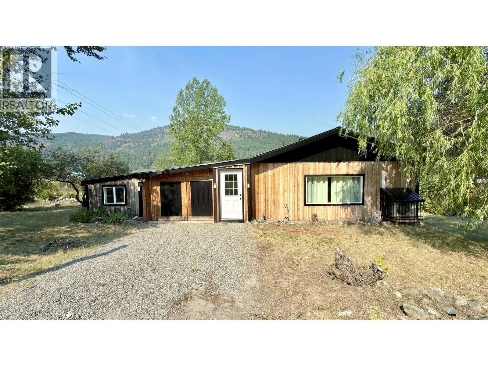 Property Photo:  425 Everette Avenue  BC V0H 1J0 
