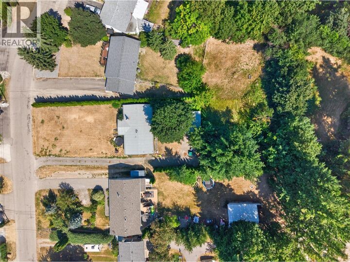 Property Photo: 1260 16 Street Northeast BC V1E 2V1