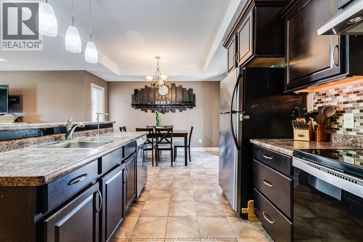 Property Photo:  211 Dieppe Crescent  ON N9Y 4B9 