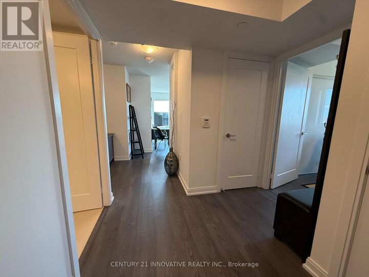 Photo de la propriété: 275 Village Green Square 1723 ON M1S 0L8