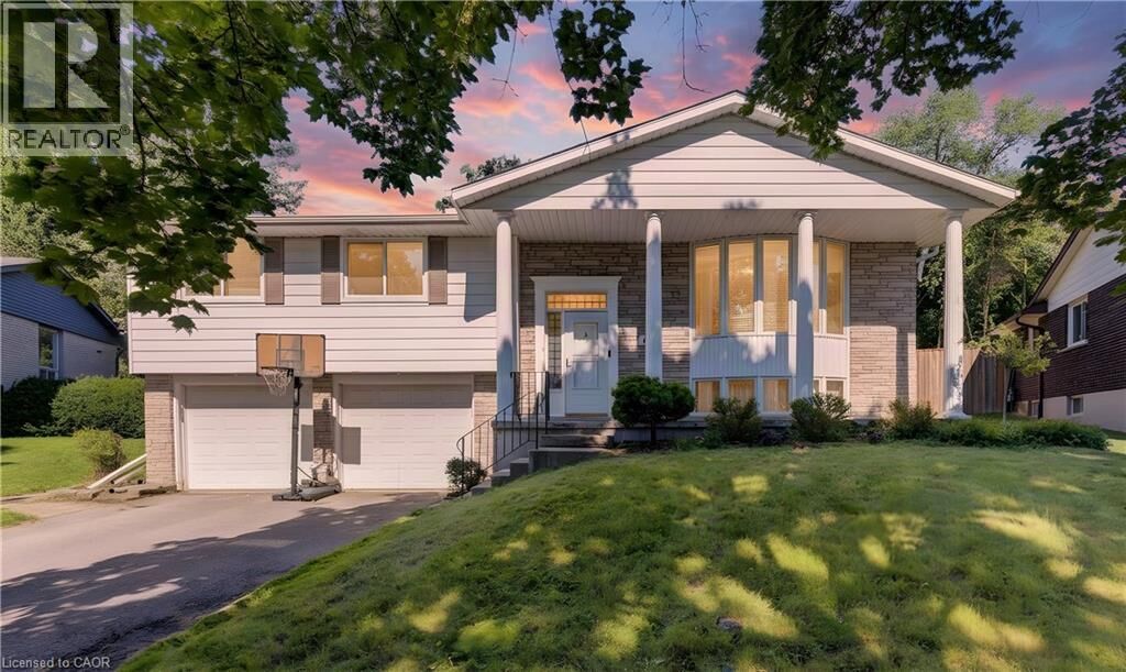 Property Photo: 106 Autumn Hill Crescent ON N2N 1K7