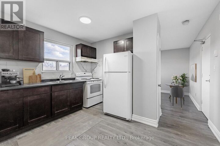 Property Photo: 744 Lincoln Street Unit 7 ON L3B 4R5