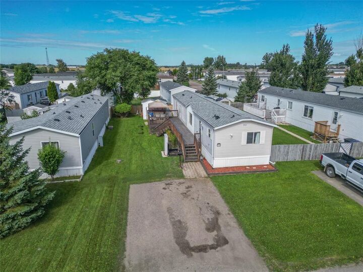 Property Photo: 705 Brentwood Village MB R7B 4C4