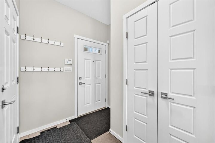 Property Photo: 99 Phoenix Way MB R2V 5B4