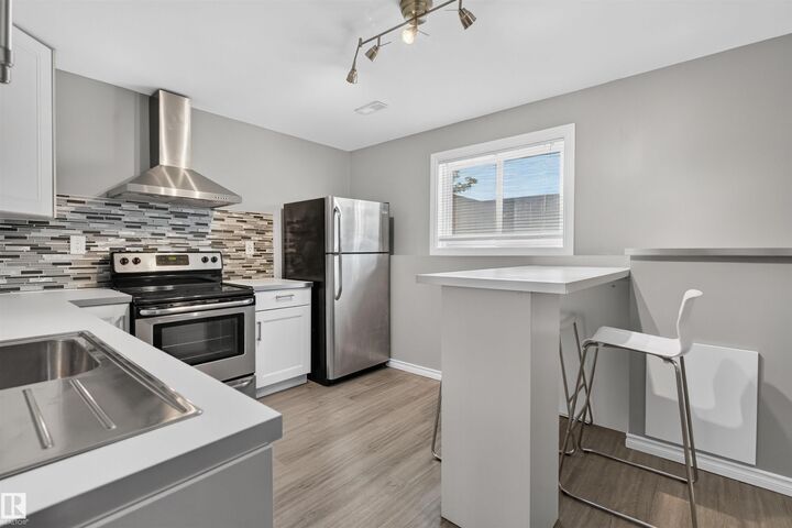 18303 76 Avenue NW — photo 1