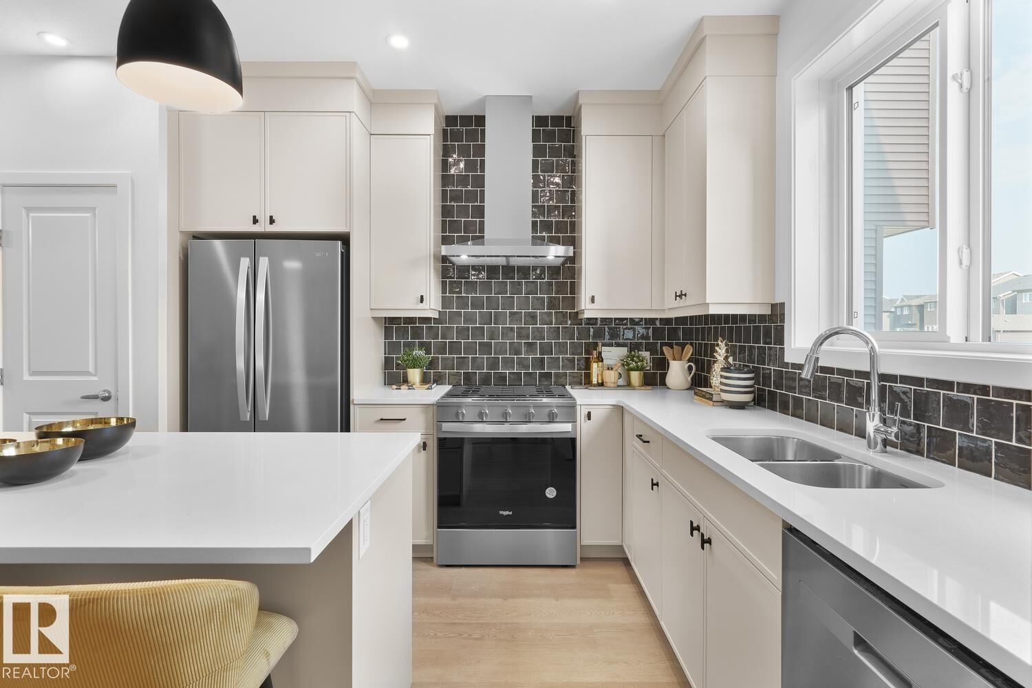 Property Photo: 224 Chappelle Drive SW AB T6W 5X8