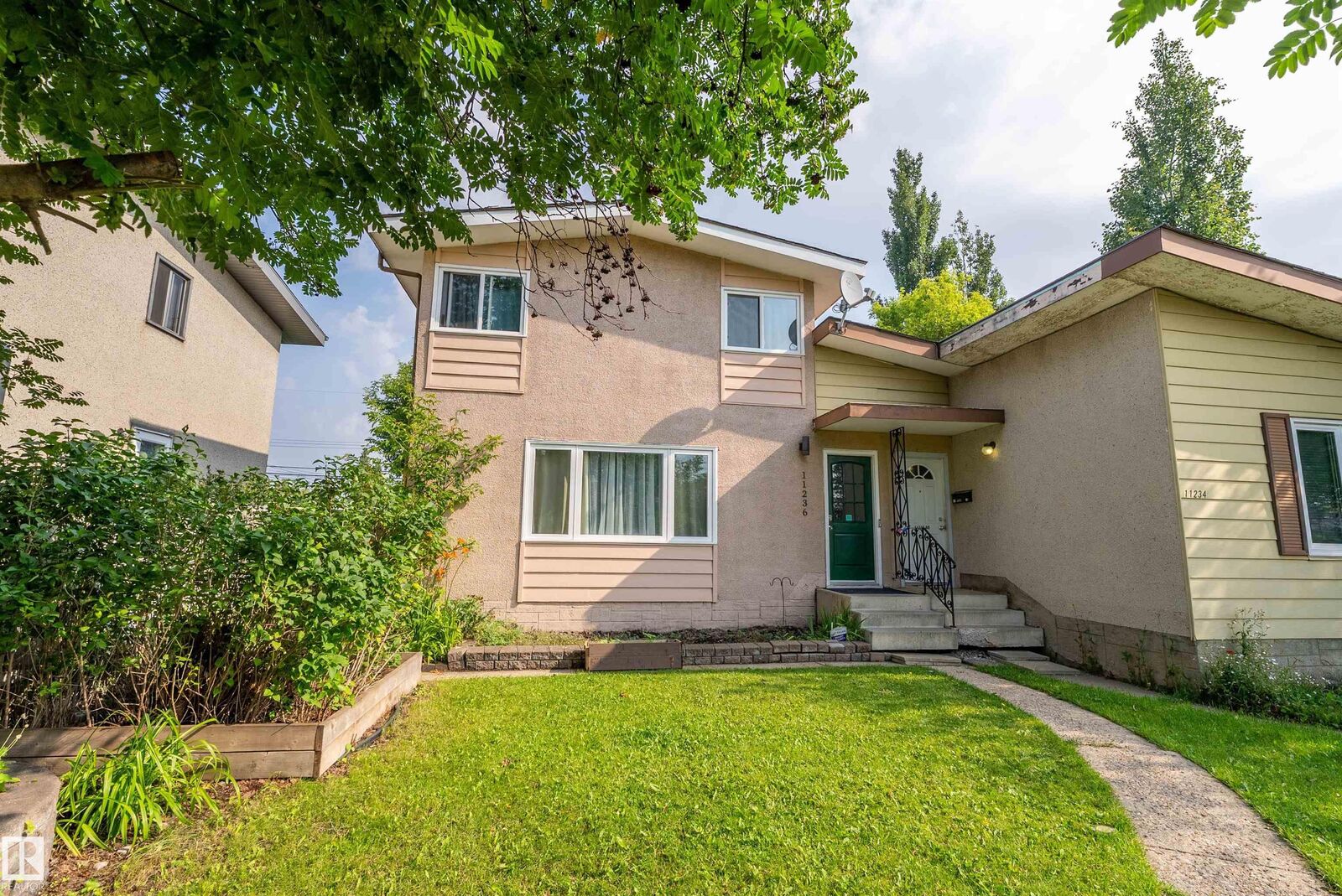 Property Photo:  11236 40 Avenue NW  AB T6J 0R2 