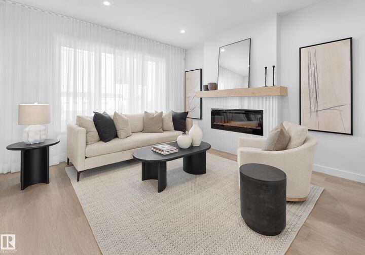 Property Photo: 5636 Hawthorn Way SW AB T6X 3K7