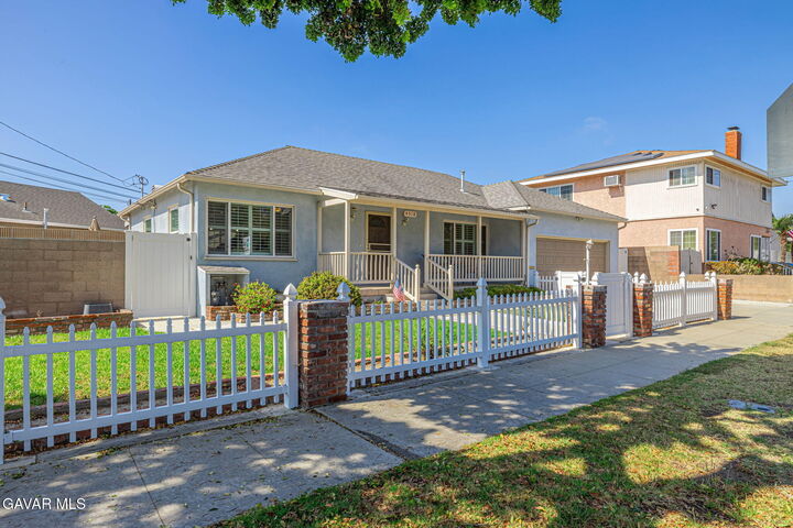 Property Photo:  4518 E Stearns Street  CA 90815 